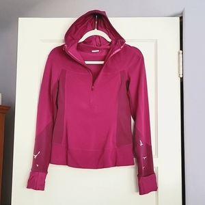 Lululemon Fuschia seagull Hooded l/s Top. SMALL